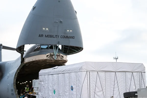 GOES-U Spacecraft Arrival and Offload