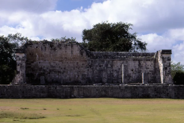 can8602_39, The Great Ball Court and Temple of the Jaguars, Chichen Itza, Maya Ruins, Yucatan Peninsula, Mexico