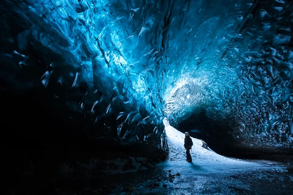 Lightroom Ice Cave - Iceland - Travel photography