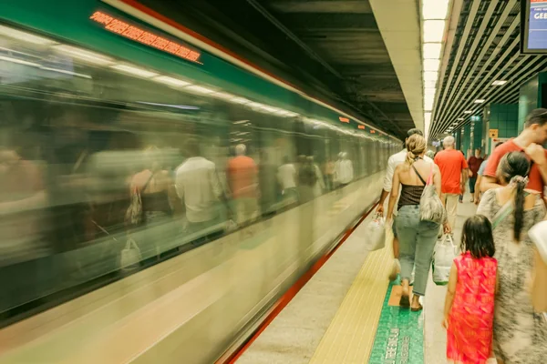 Metro Kalabalığı 2