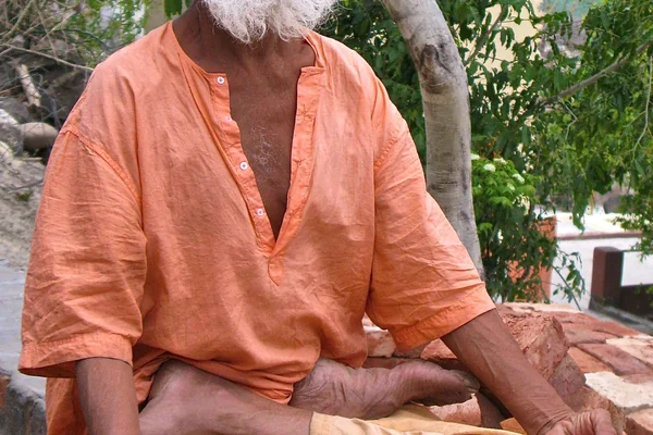 1 Sannyasi in yoga meditation on the Ganges, Rishikesh cropped