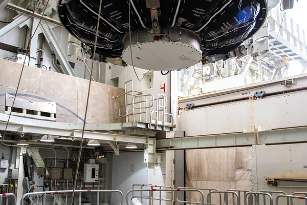 Landsat-9 Spacecraft Lift & Mate