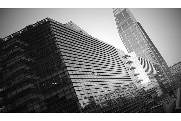 Pensa quanto glassex usano questi qui... 😃😃😃 #milan #portanuova #samsungdistrictmilan #italy #skyscrapers #glass #picoftheday #igramersmilano #igramers