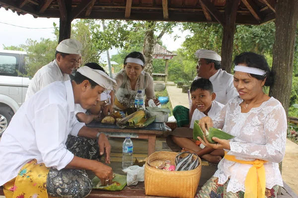 Danau Tamblingan, family picnic