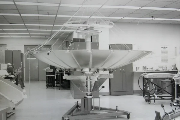 A satellite space reflector (1968)