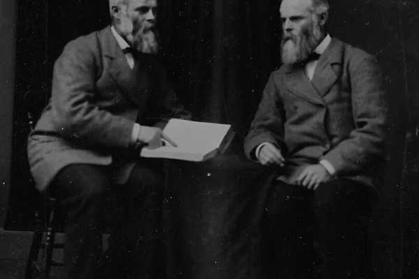 Double exposure portrait, possibly of W.A. Whinfield sitting at a table and facing himself / Photographie à double exposition, possiblement de W. A. Whinfield assis à une table et se faisant face