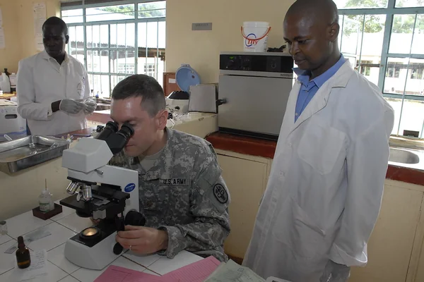 U.S. Army Medical Research Unit - Improving malaria diagnostics, Kisumu, Kenya 05-2010
