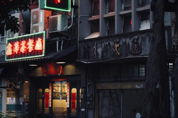 Neon Işıklar