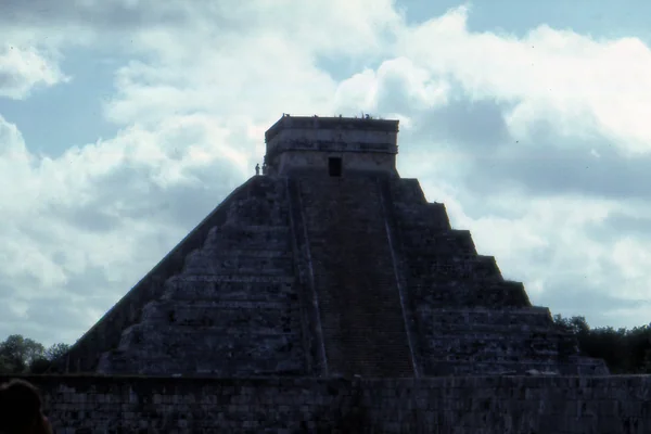 can8602_19, El Castillo, Chichen Itza, Maya Ruins, Yucatan Peninsula, Mexico