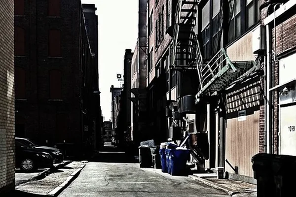 #alley #urban #contrast #shadow