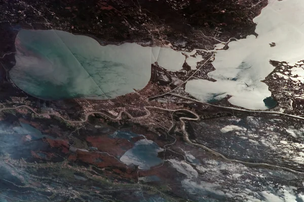 Earth observations taken by the Expedition 14 crew