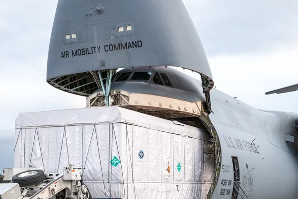 GOES-U Spacecraft Arrival and Offload