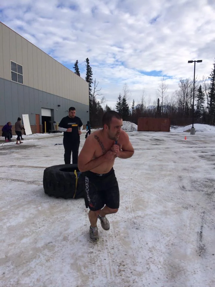 Guy crossfit training in the snow