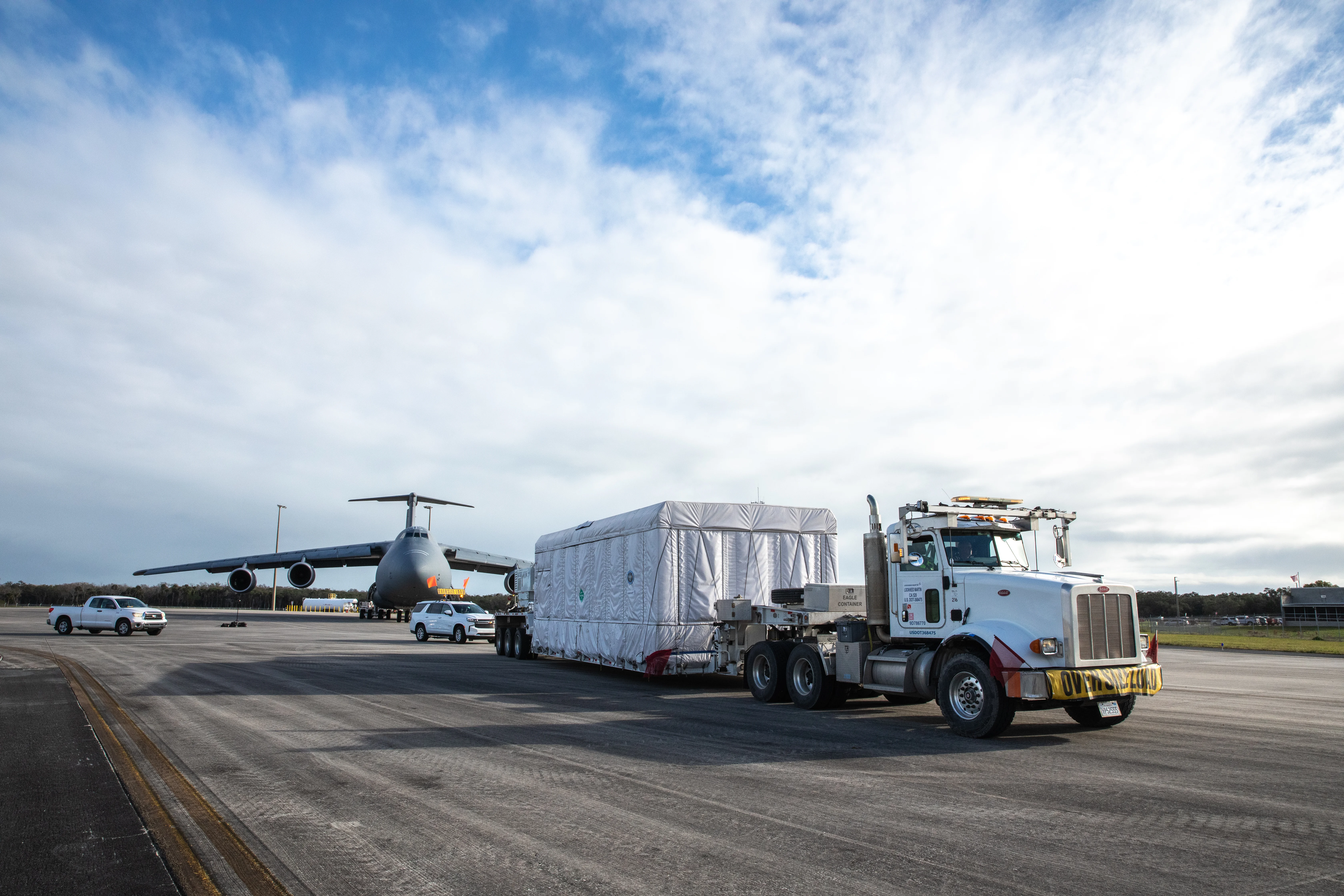 GOES-U Spacecraft Arrival and Offload