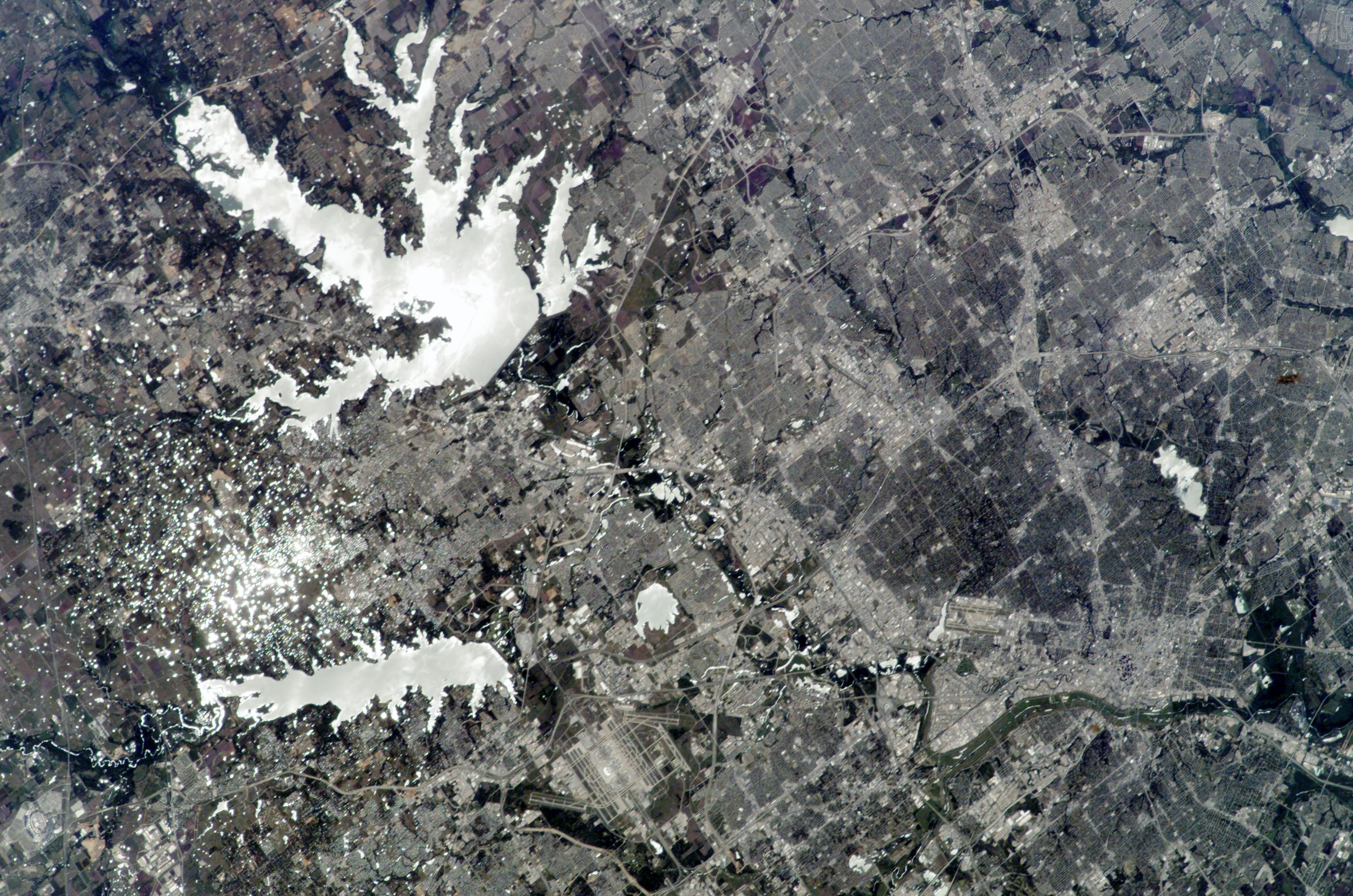 Earth Observations taken by the Expedition 10 crew