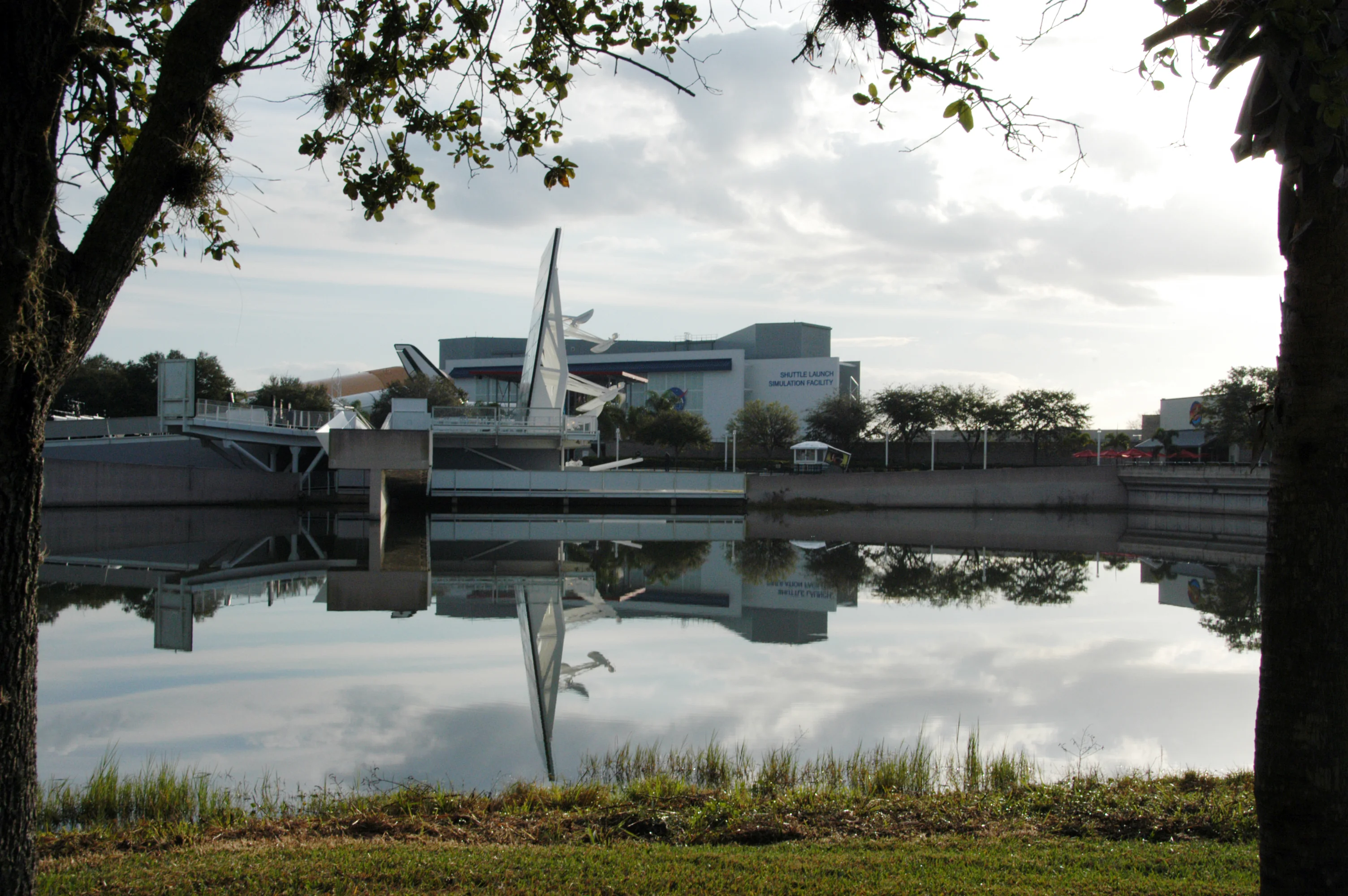 Space Mirror Memorial