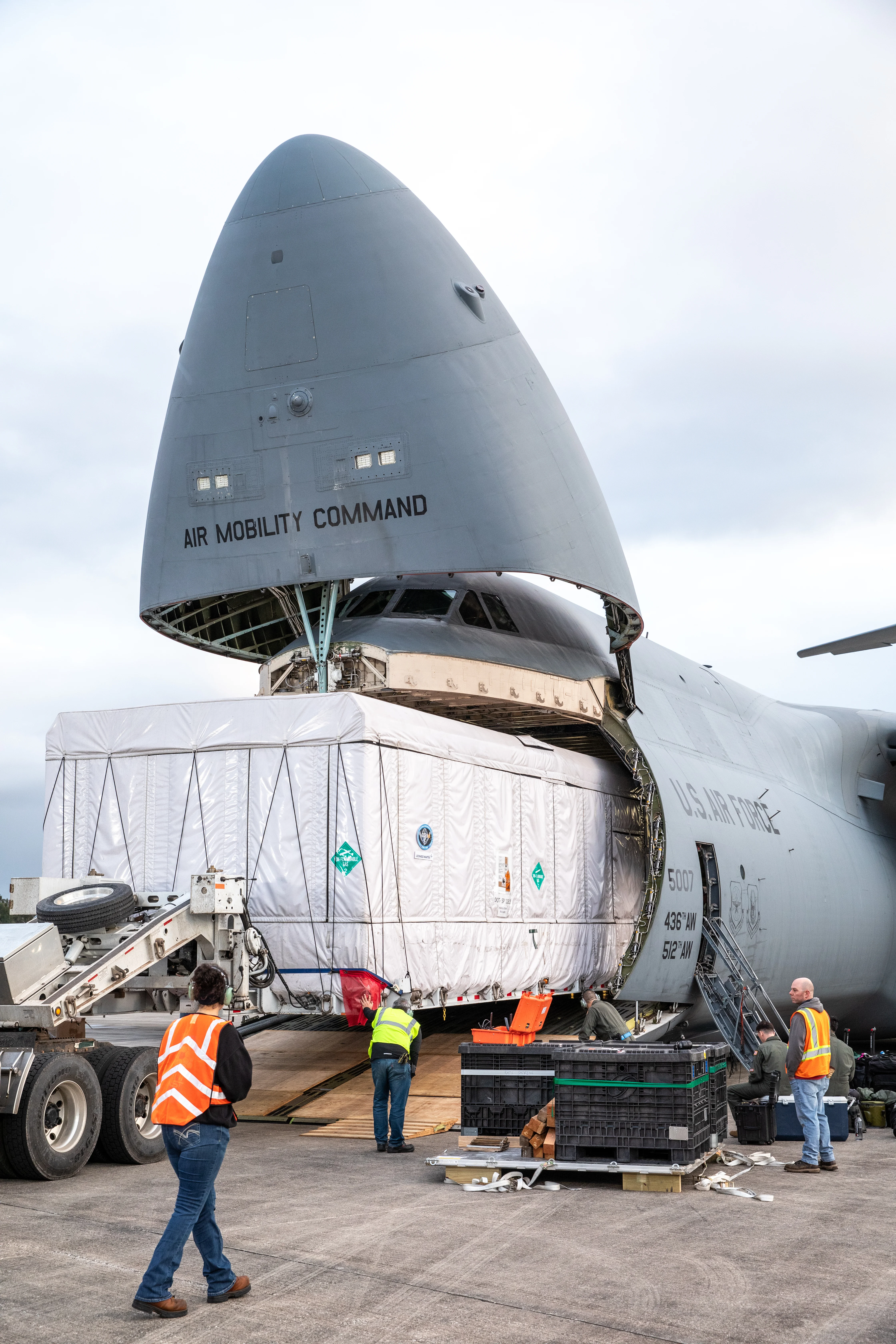 GOES-U Spacecraft Arrival and Offload