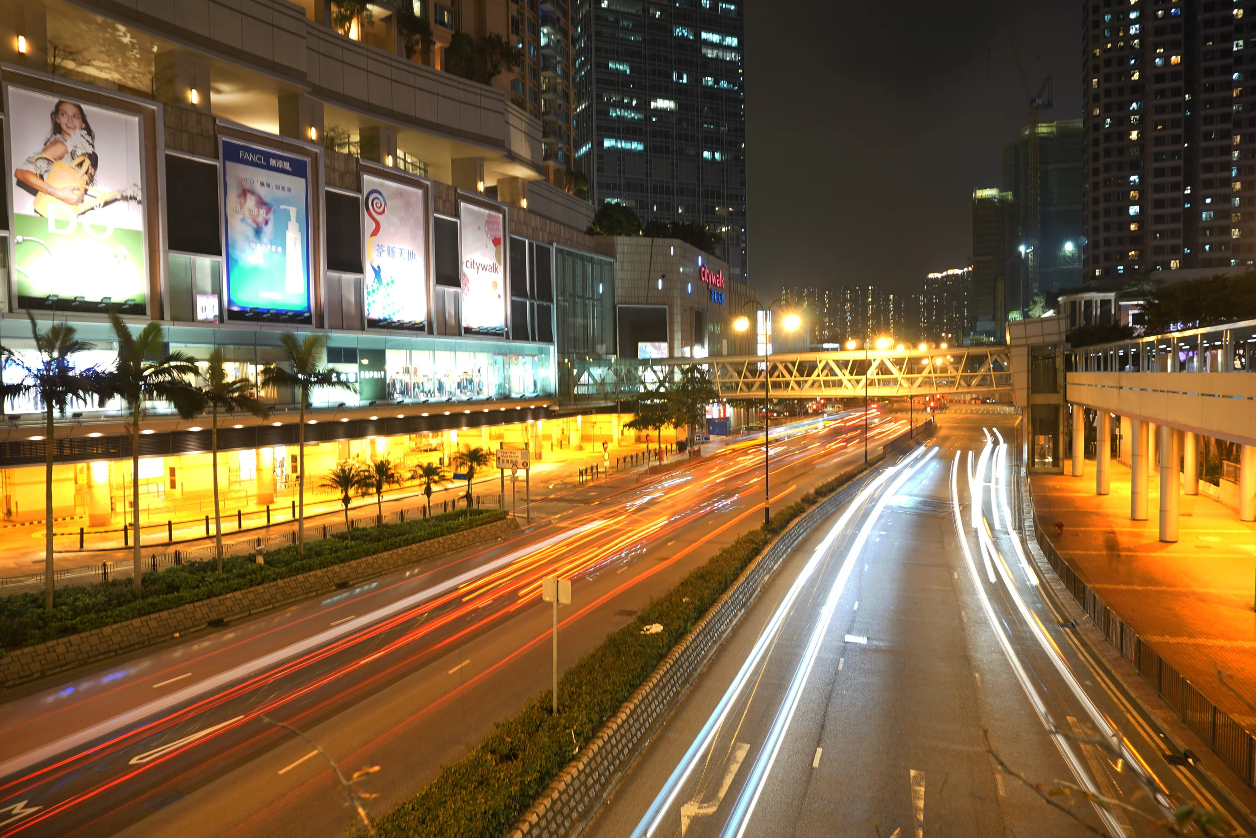 Tai Ho Road at night (Street Light rays improved)